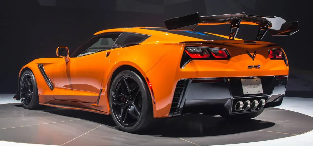 أول نسخة من كورفيت 2023 تباع بمبلغ خيالي