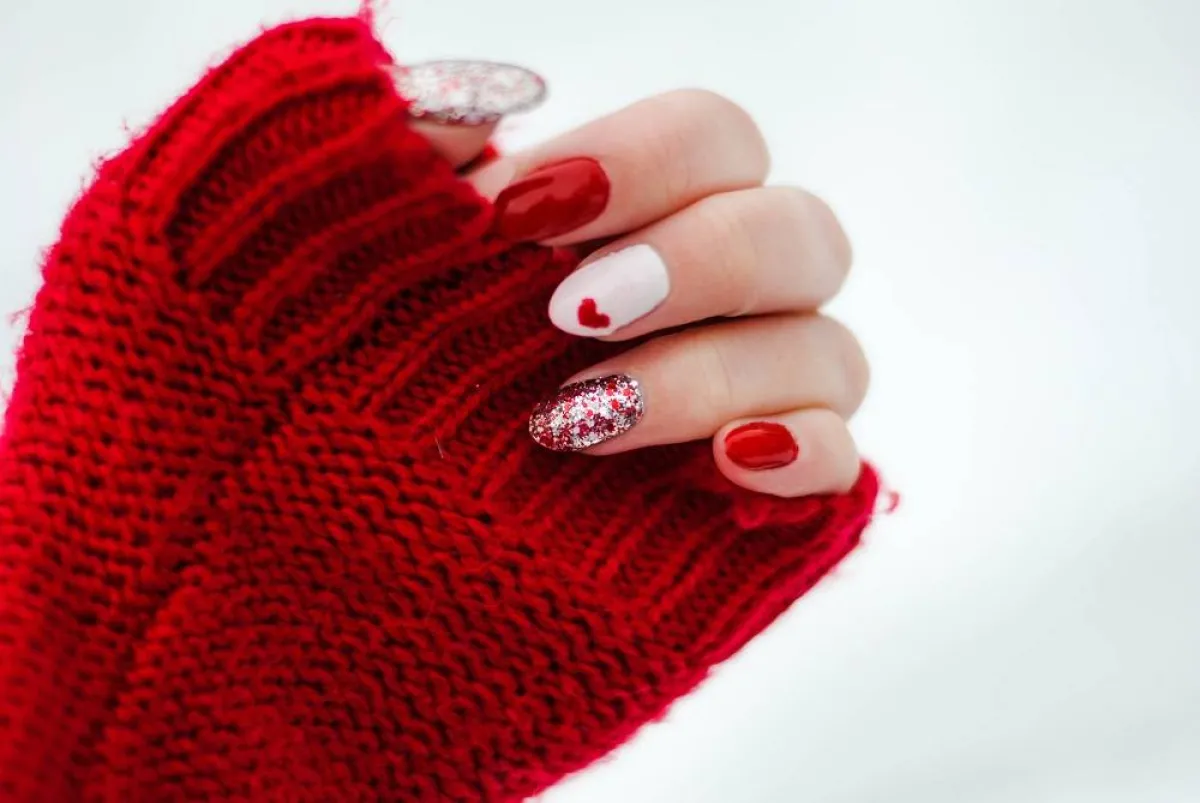 أظافر يوم الحب