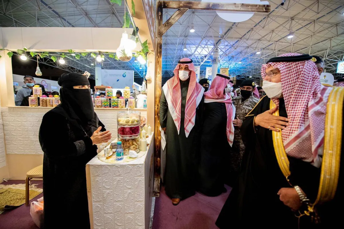 أمير منطقة القصيم يزور مهرجان الكليجا الثالث عشر - الصورة من حساب إمارة منطقة القصيم على تويتر