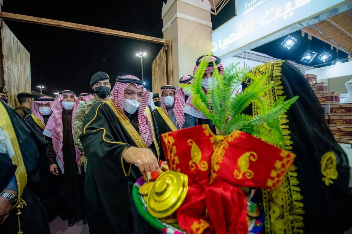 أمير منطقة القصيم يزور مهرجان الكليجا الثالث عشر - الصورة من حساب إمارة منطقة القصيم على تويتر