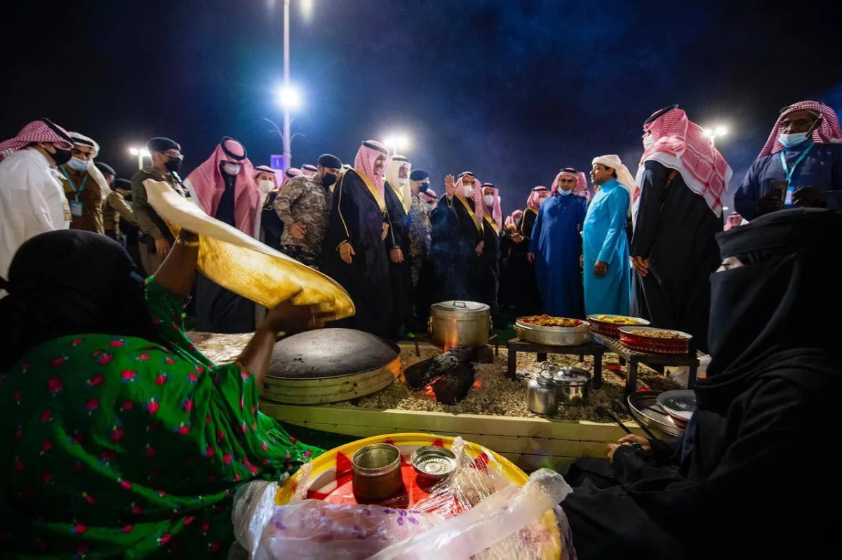أمير منطقة القصيم يزور مهرجان الكليجا الثالث عشر - الصورة من حساب إمارة منطقة القصيم على تويتر
