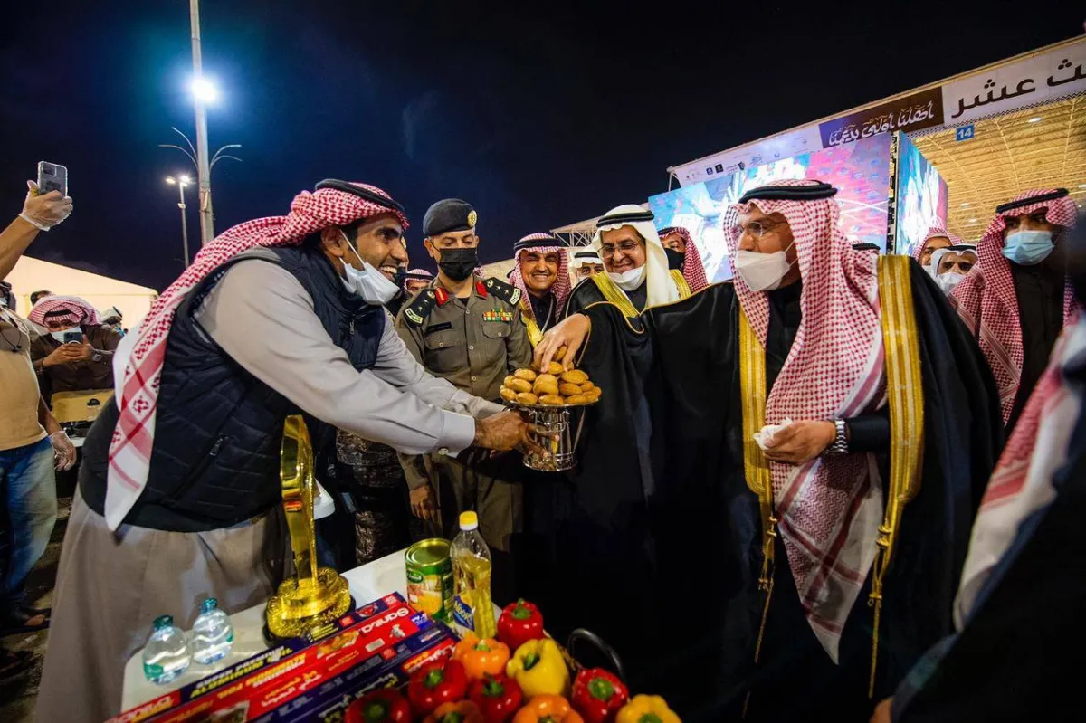 أمير منطقة القصيم يزور مهرجان الكليجا الثالث عشر - الصورة من حساب إمارة منطقة القصيم على تويتر