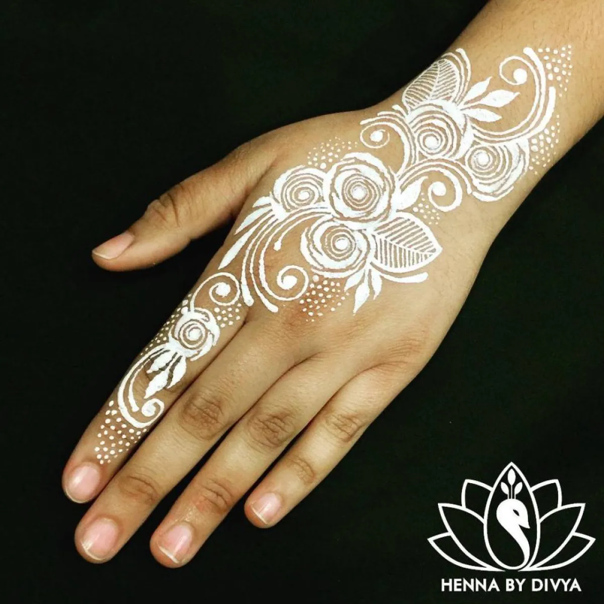 رسومات حناء أبيض للعروس