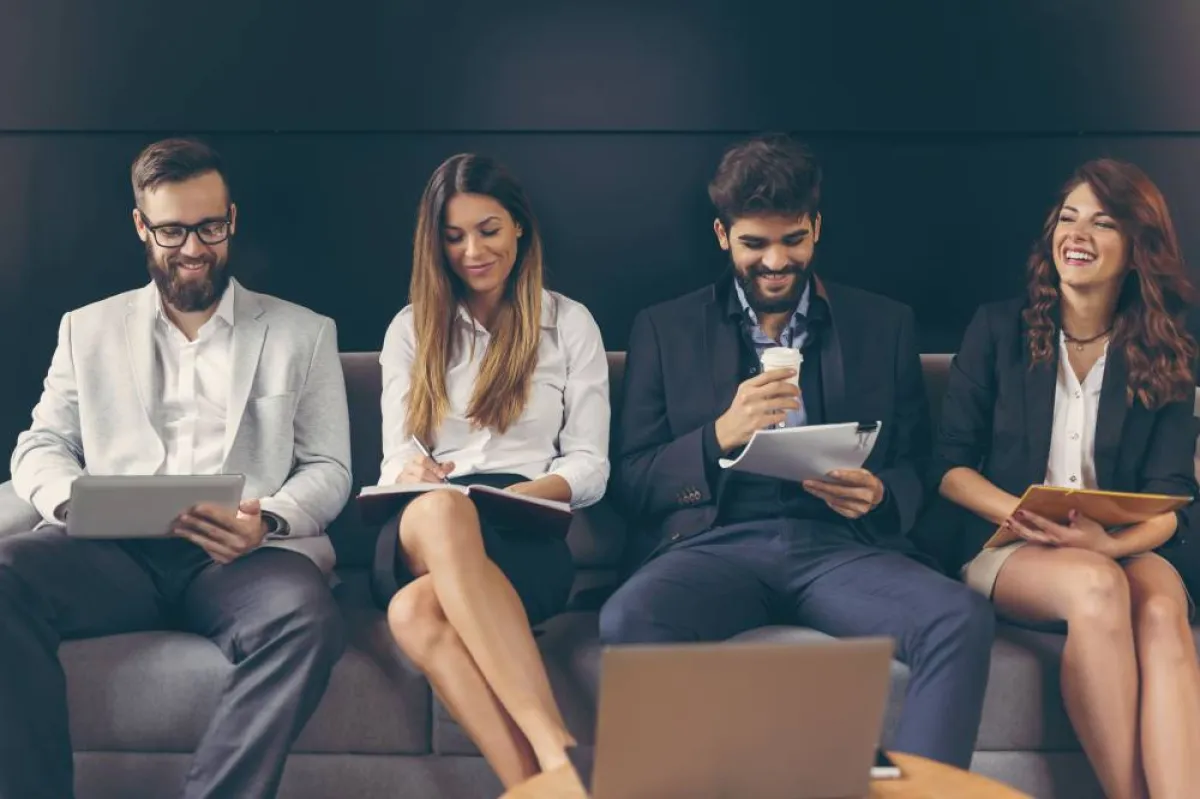 لا بدّ من تجنب صيغة المدح بالذات المبالغ بها أثناء الحديث عن نقاط القوة في مقابلة العمل