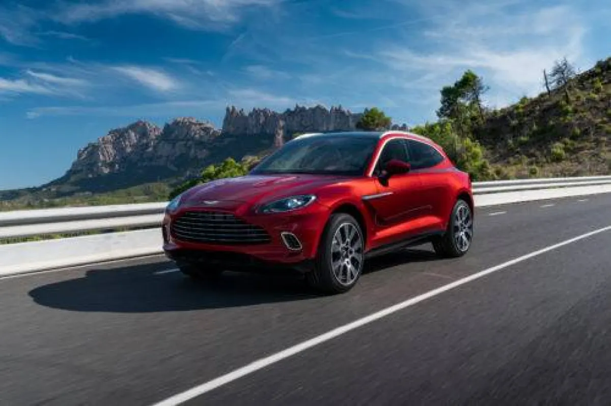 أستون مارتن تطلق سيارة دفع رباعي جديدة