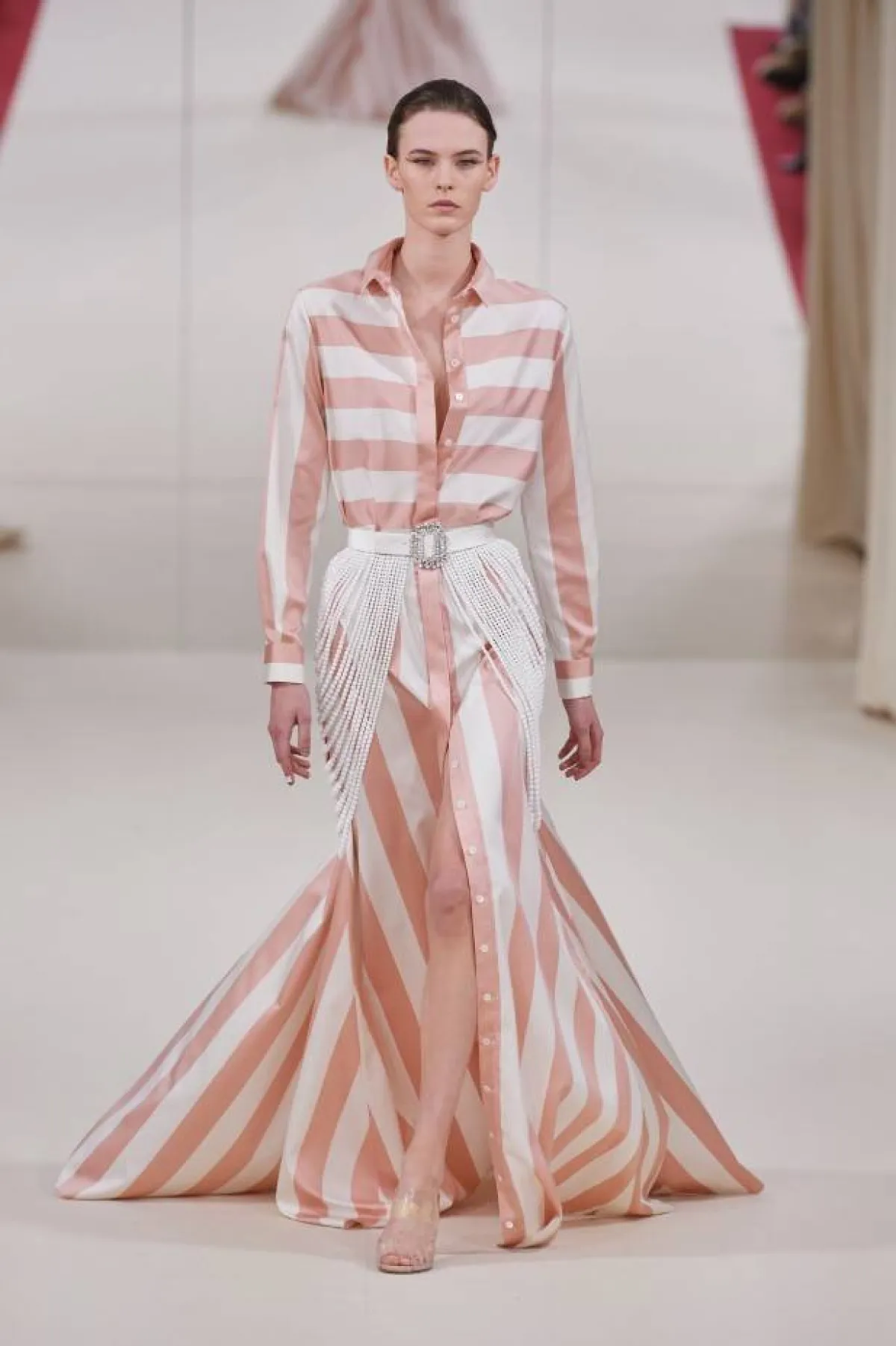 فستان بيود باللونين البيج والزهري الباستيل