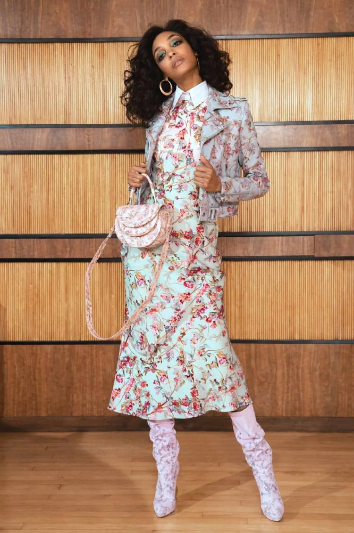 إطلالات بطبعات الزهور