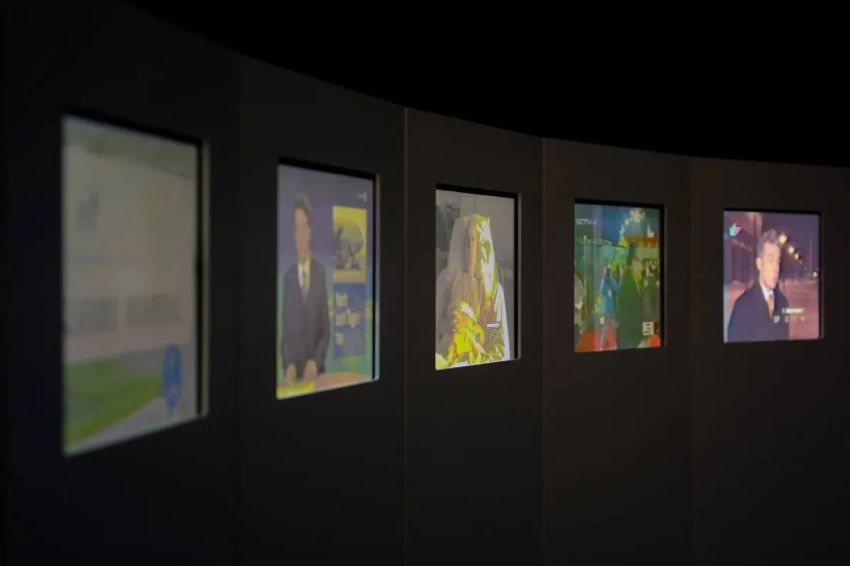 البث المتزامن عمل فني داخل بينالي الدرعية - الصورة من حساب بينالي الدرعية على تويتر