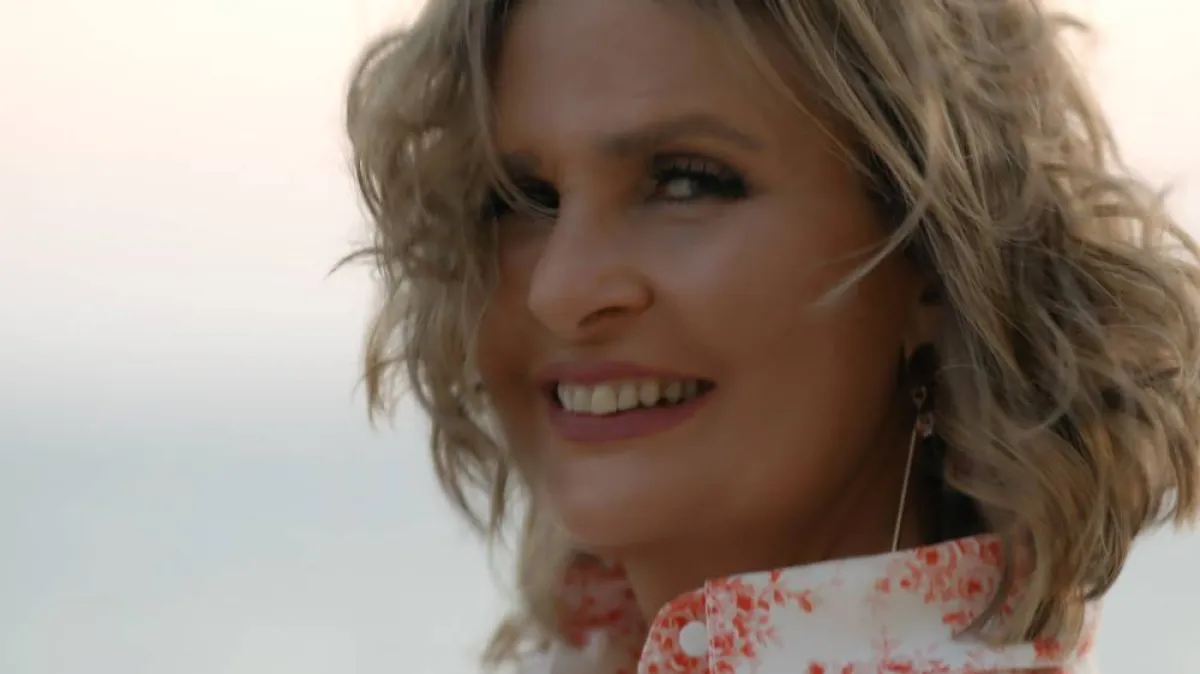 النجمة المصرية يسرا في برنامجها الجديد  كلام في الحب - الصورة من المسؤول الإعلامي لمجموعة mbc