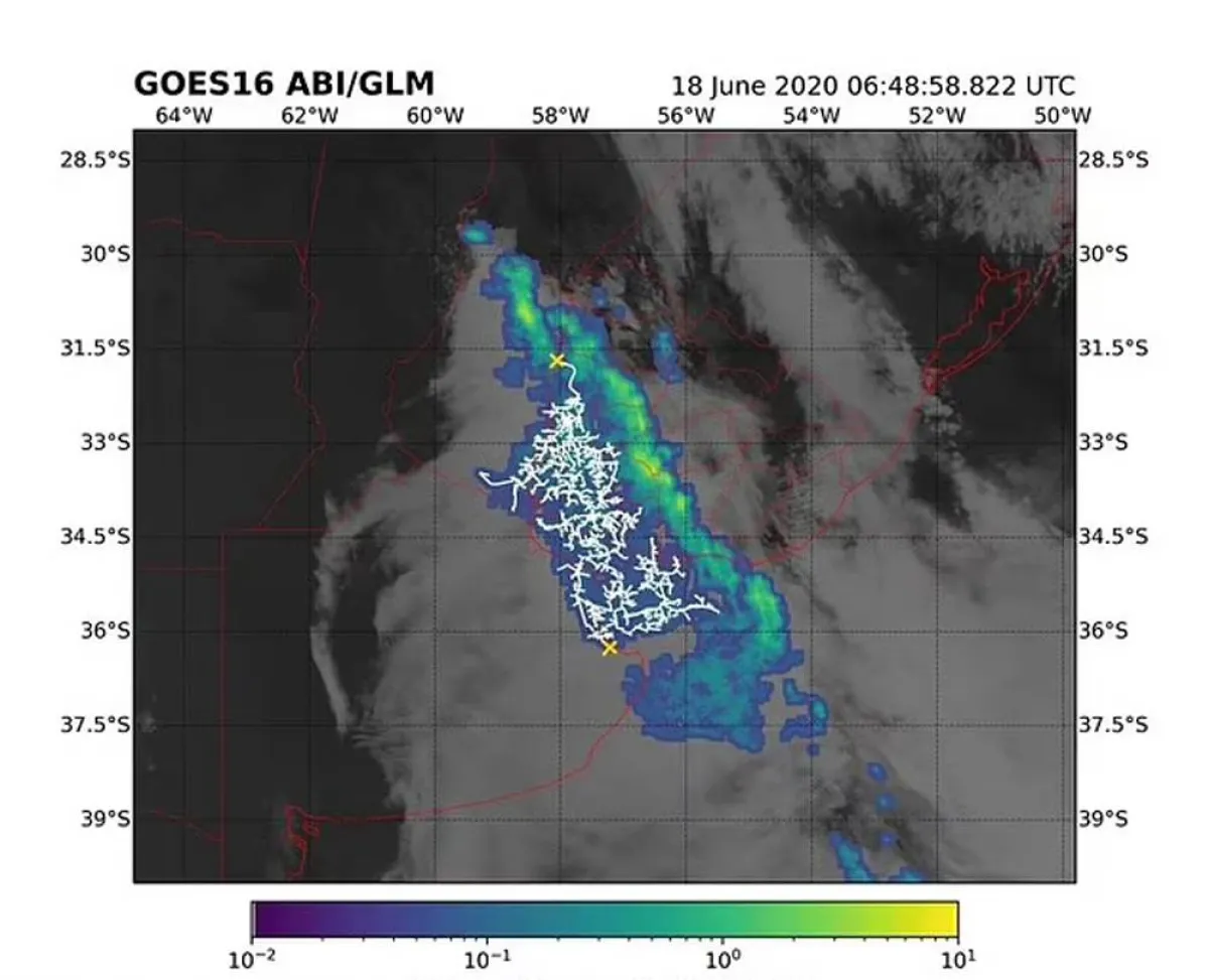  صاعقة برق تستمر لمدة 8.5 ثوان، وتمتد لأكثر من 477 ميلاً؛ لتحقق الأطول على المستوى العالمي 