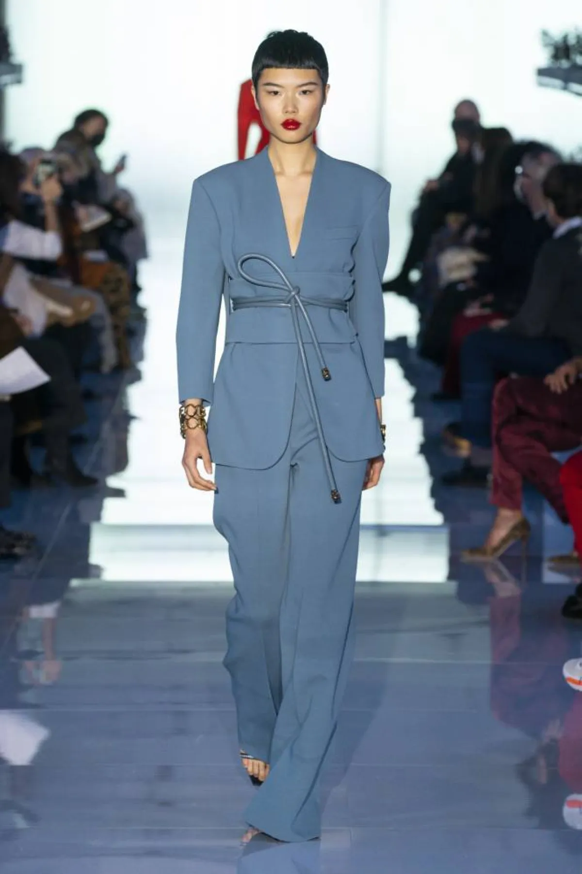 بدلة رسمية باللون الأزرق، من ديل كور Del core   