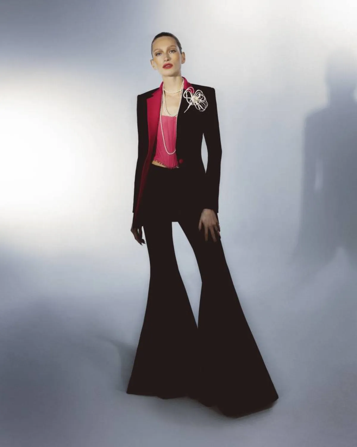 بدلة رسمية باللون الأسود، من برابال غورونغ Prabal Gurung  