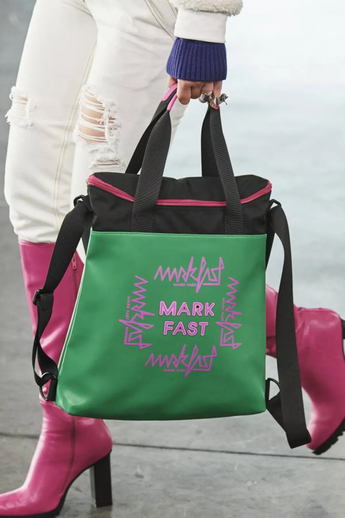 حقيبة يد كبيرة باللون الأخضر من مارك فاست Mark Fast  