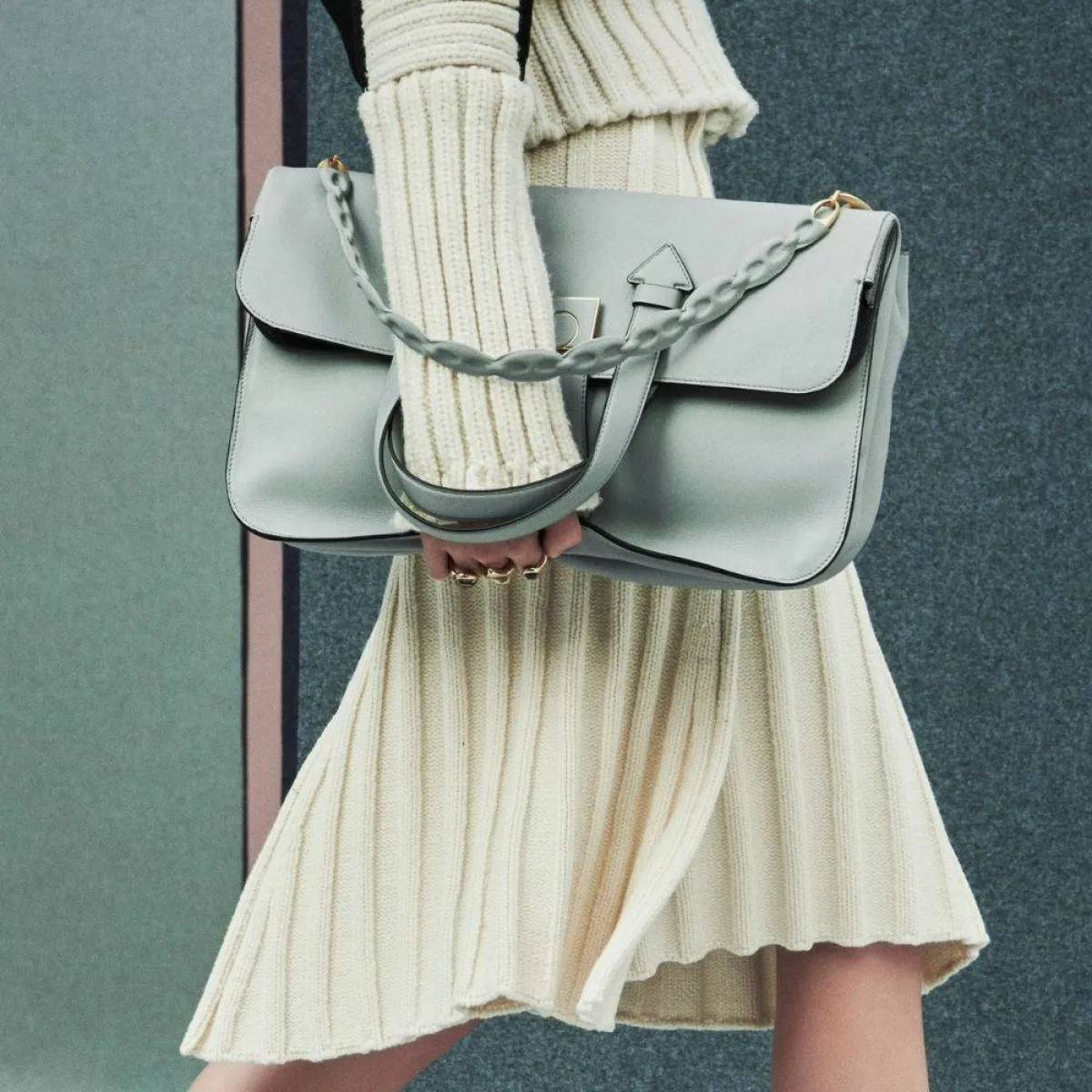 حقيبة يد كبيرة باللون الرمادي من بورتس ports1961  1961   