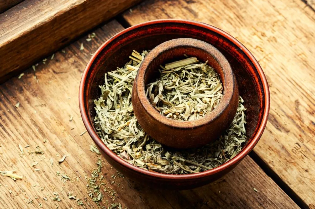 صورة لأوراق وعيدان المريمية