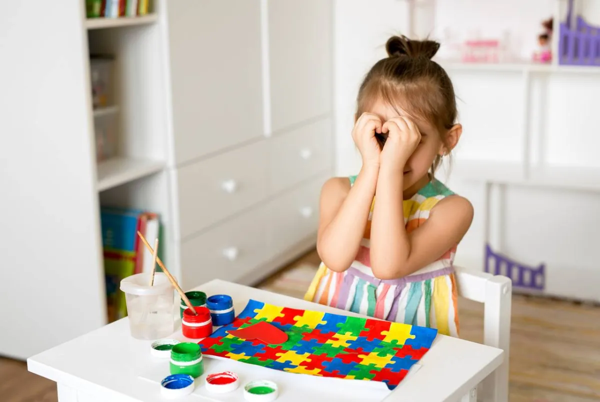 صورة لطفلة مصابة بالتوحد