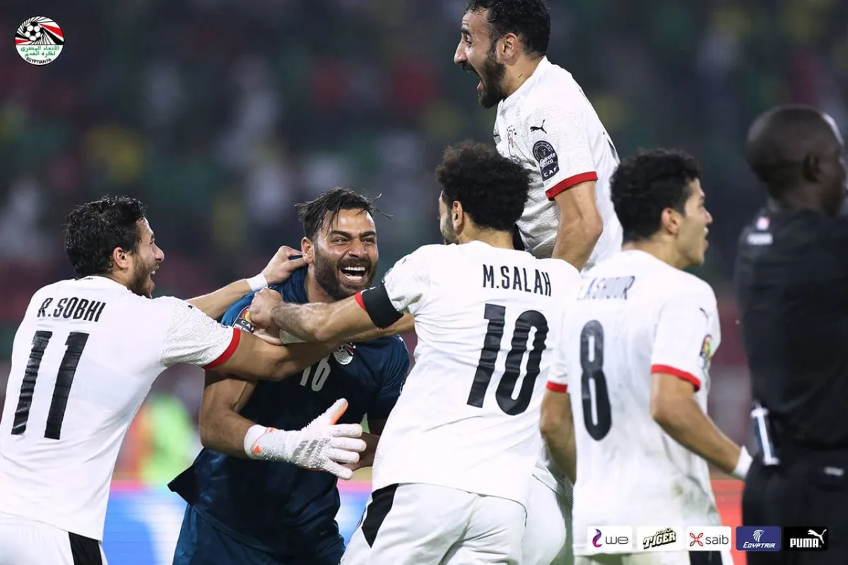 منتخب مصر يحتفل بصعود النهائي الأفريقي - الصورة من حساب الاتحاد المصري لكرة القدم على فيسبوك