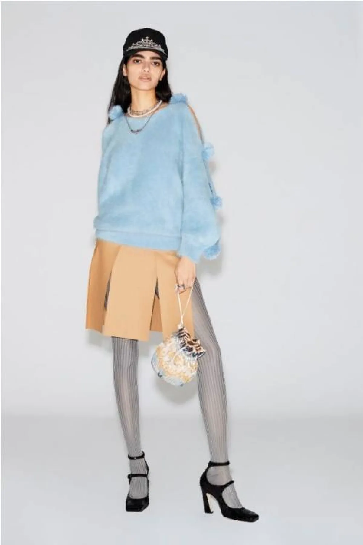 الكنزة باللون الأزرق مع تنورة من ديسكويرد  2  Dsquared 2