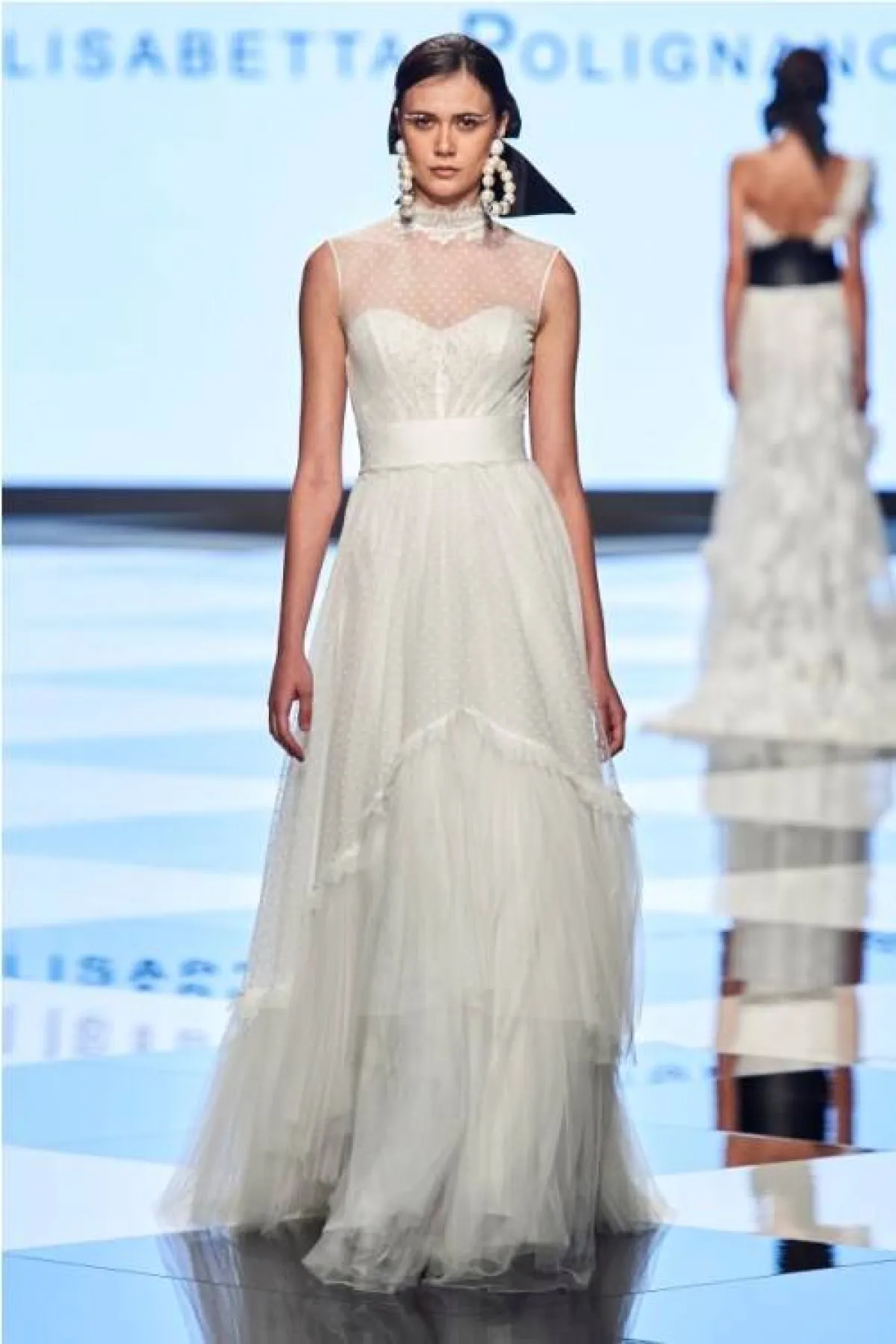 فستان زفاف بتصميم ناعم مع حزام من إليزابيتتا بوليجنانو  Elisabetta Polignano