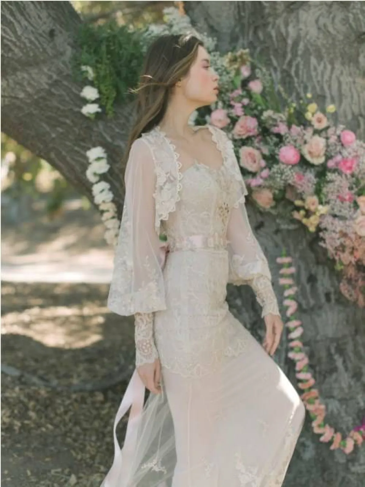 فستان زفاف بكمّ شفاف من كلير بيتيبون  Claire Pettibone