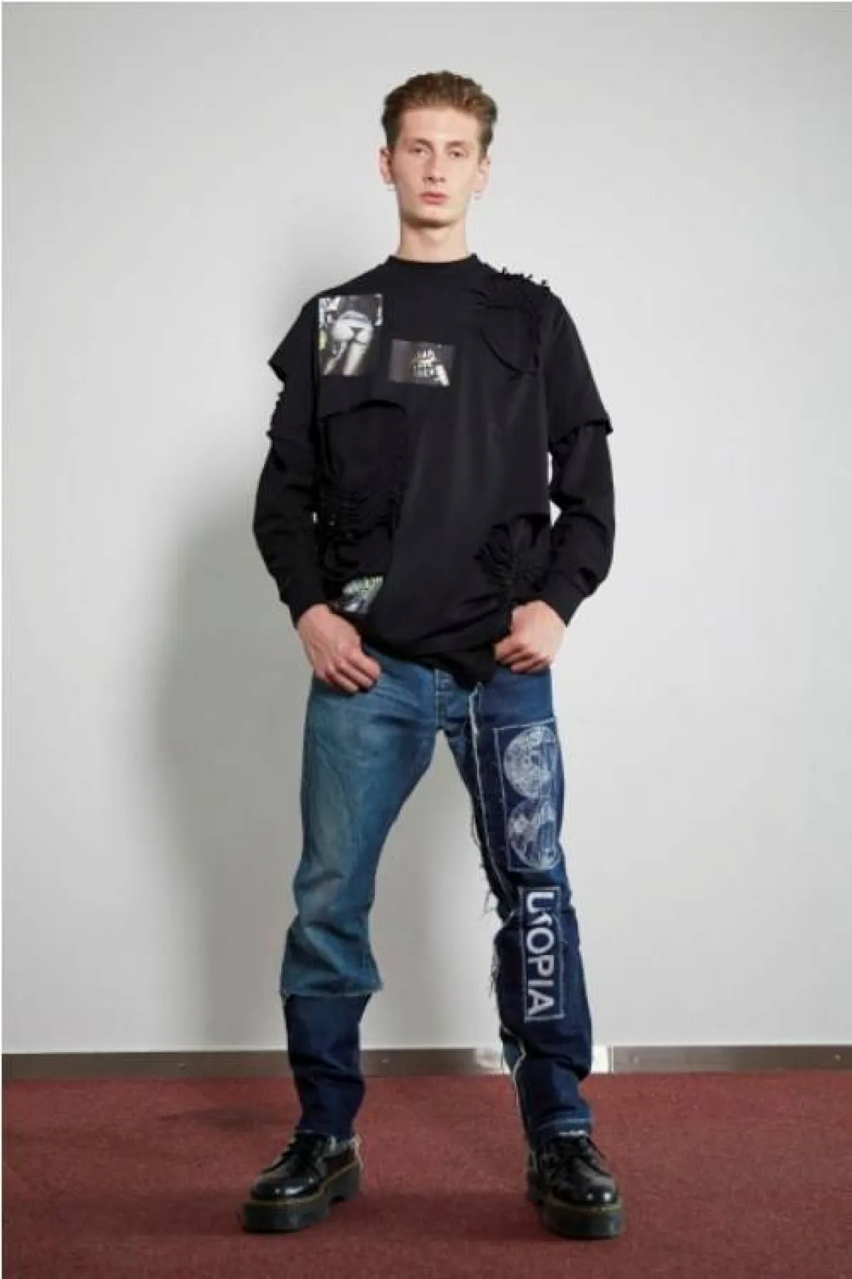 الجينز باللون الداكن من اندريا كروز  Andrea Crews