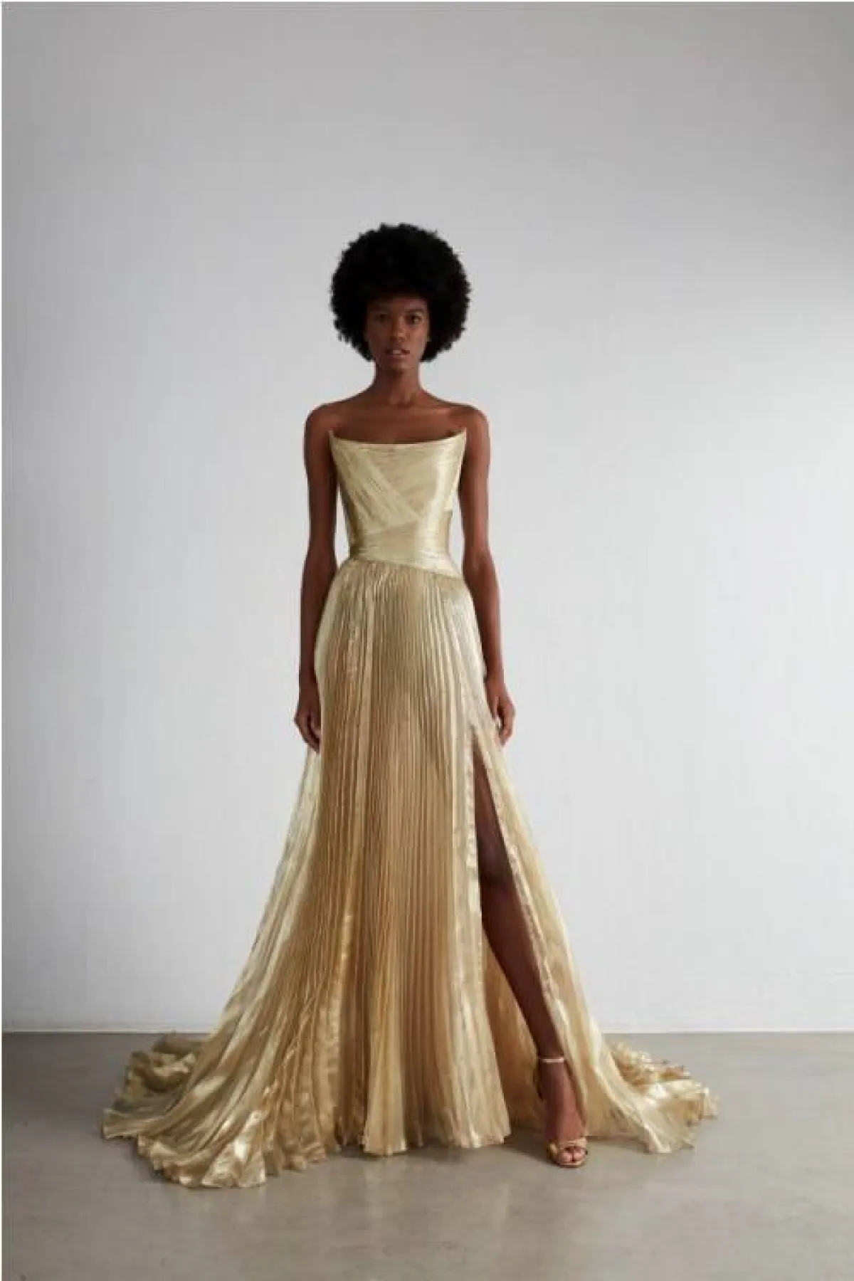 فستان سهرة ناعم ذهبي من رامي العلي  Rami Al Ali