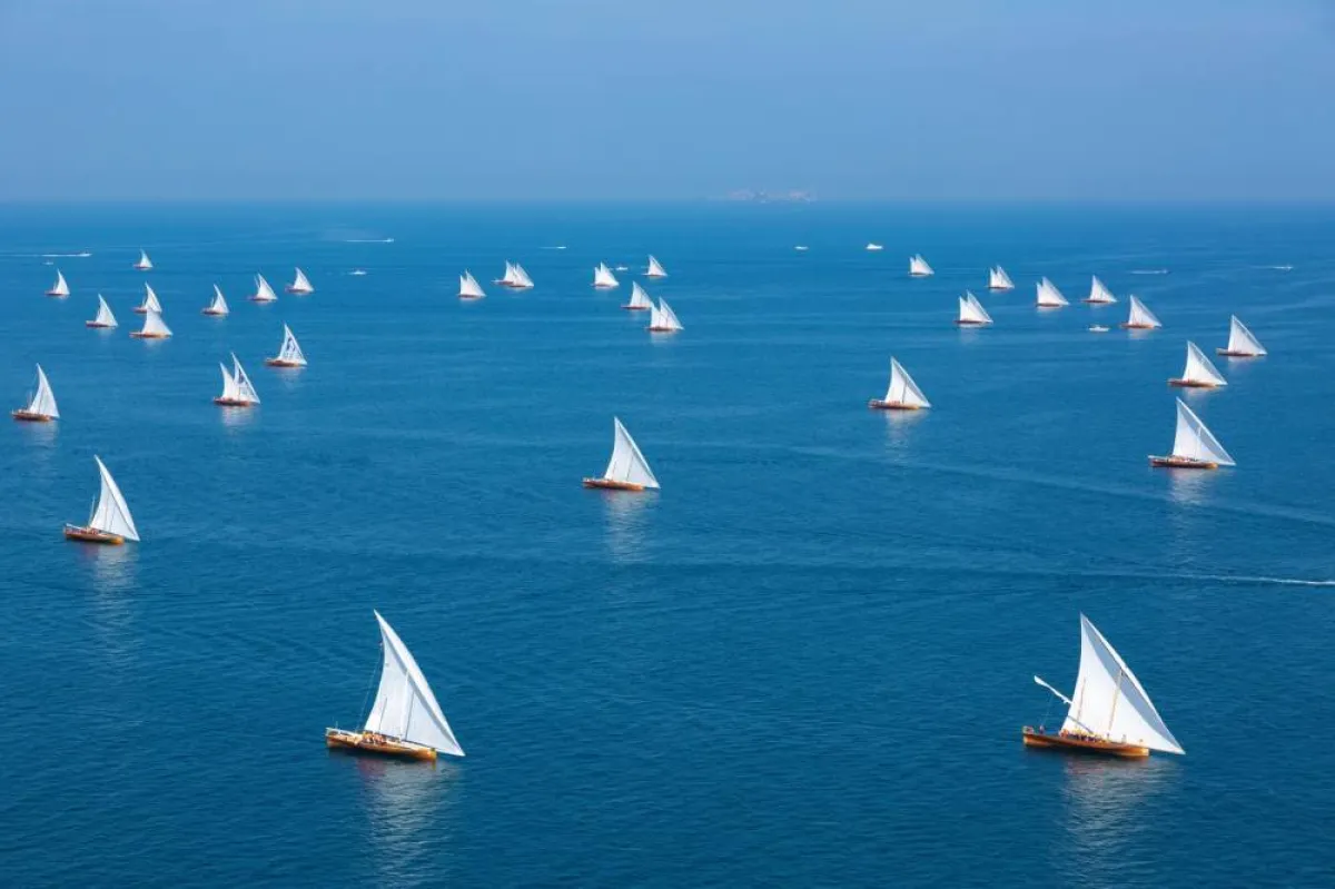 انطلاق سباقات نادي أبوظبي للرياضات البحرية التراثية للموسم 2022. الصورة من "وام"