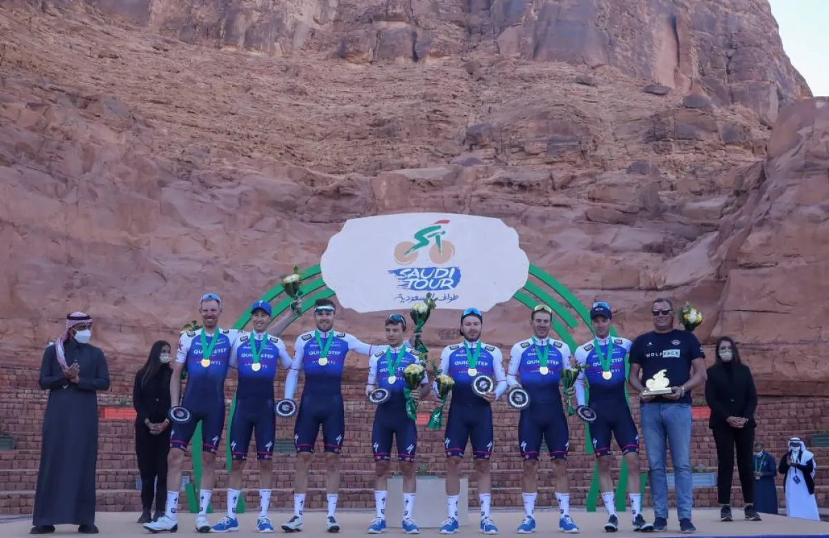 البلجيكي مكسيم فان جيلز يتوج بلقب سباق "طواف السعودية 2022" - الصورة من حساب وزارة الرياضة على تويتر