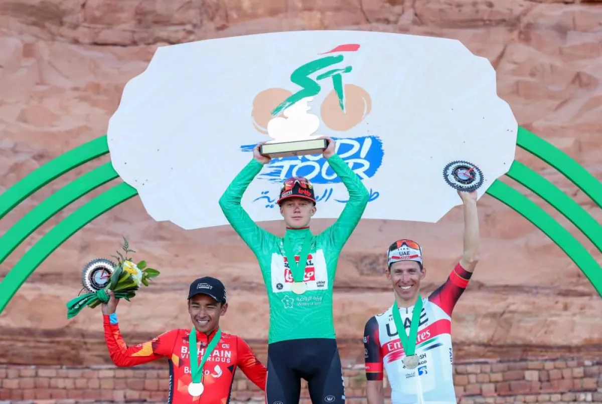 البلجيكي مكسيم فان جيلز يتوج بلقب سباق "طواف السعودية 2022" - الصورة من حساب وزارة الرياضة على تويتر
