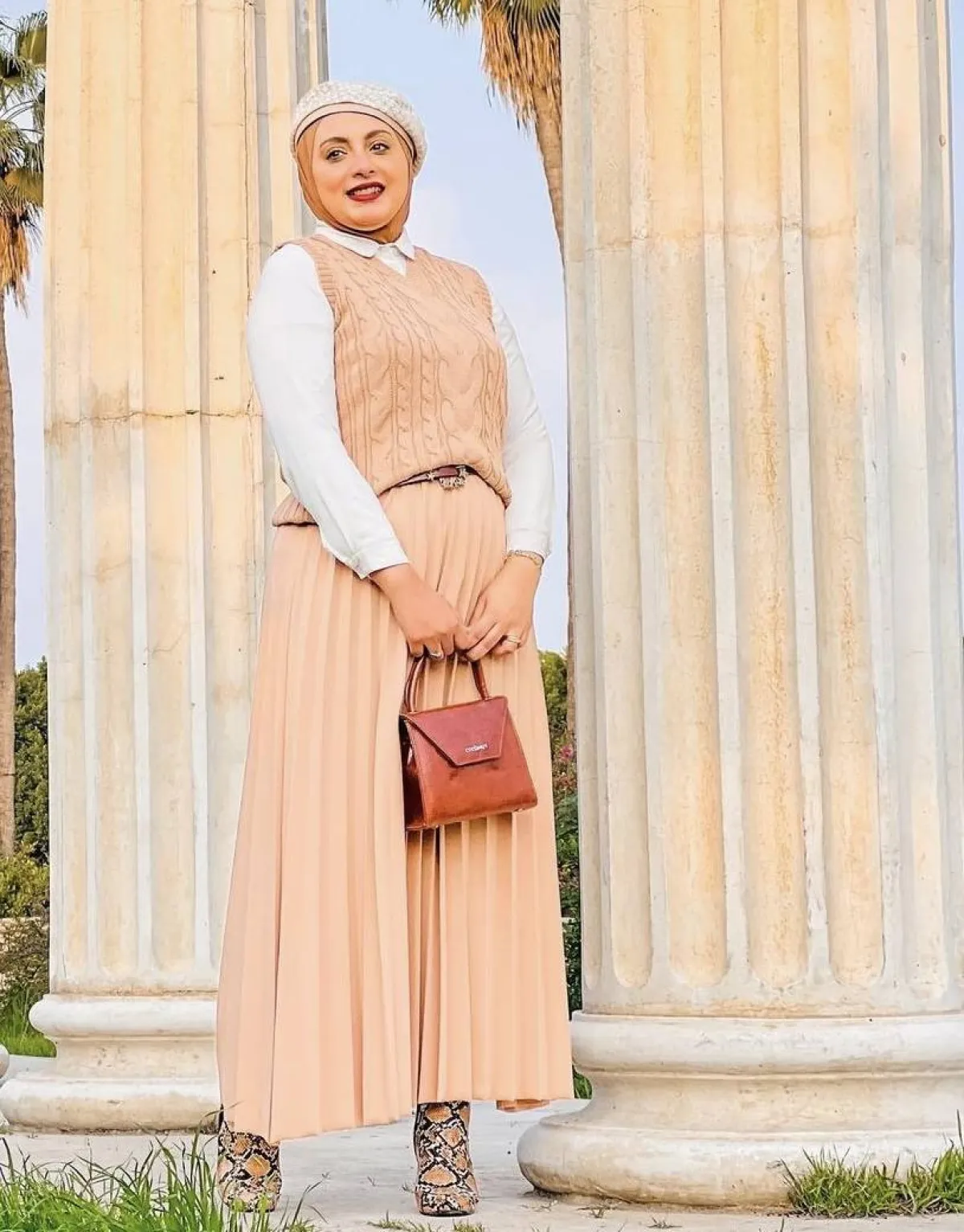 تنسيق كاجوال باللون النيود