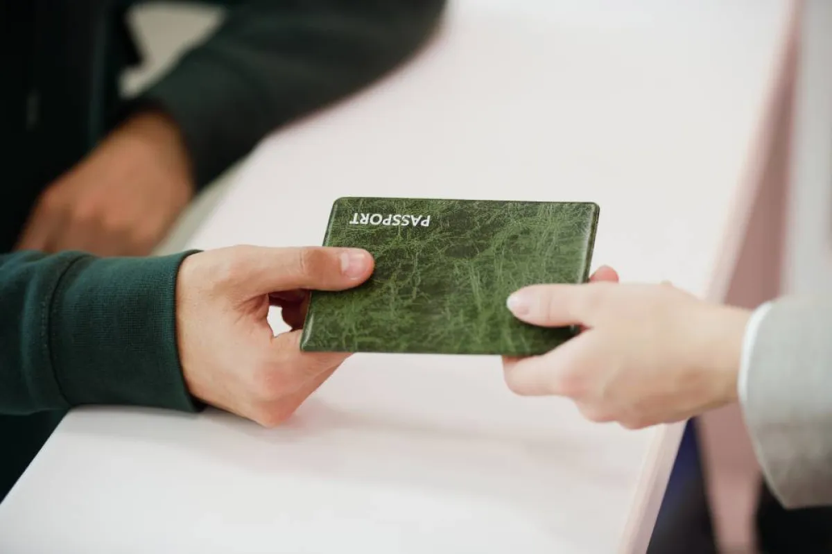 استلام جواز السفر