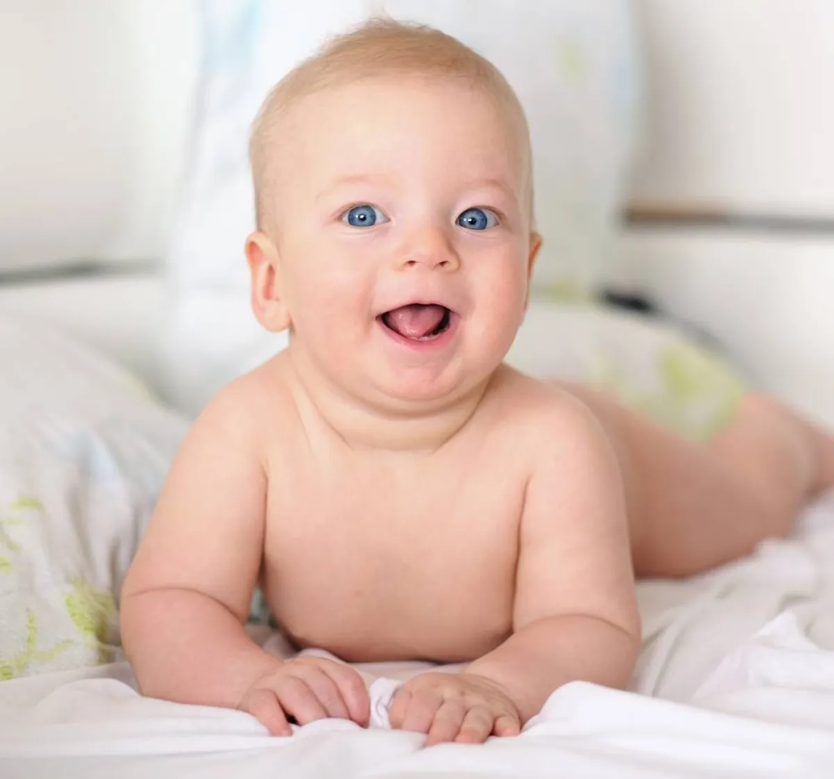 صورة لطفل بعينين جميلتين