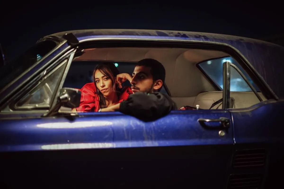 سارة طيبة وسعد عزيز في  مسلسل جميل جداً - الصورة من المسؤول الإعلامي لمجموعة mbc