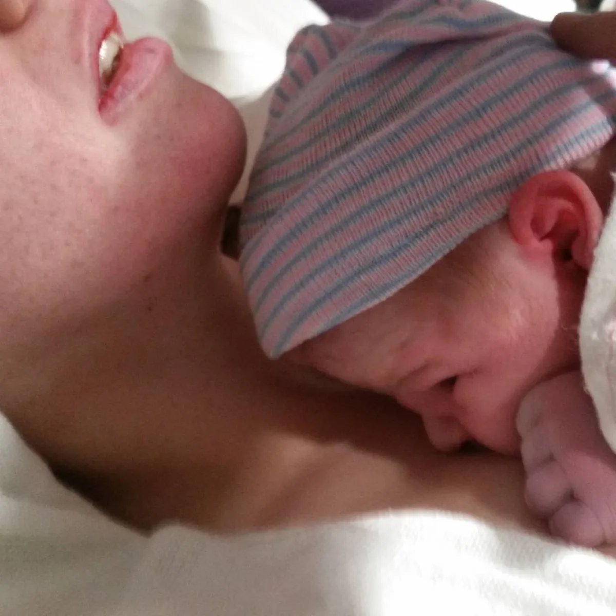 صورة لأم ومولودها