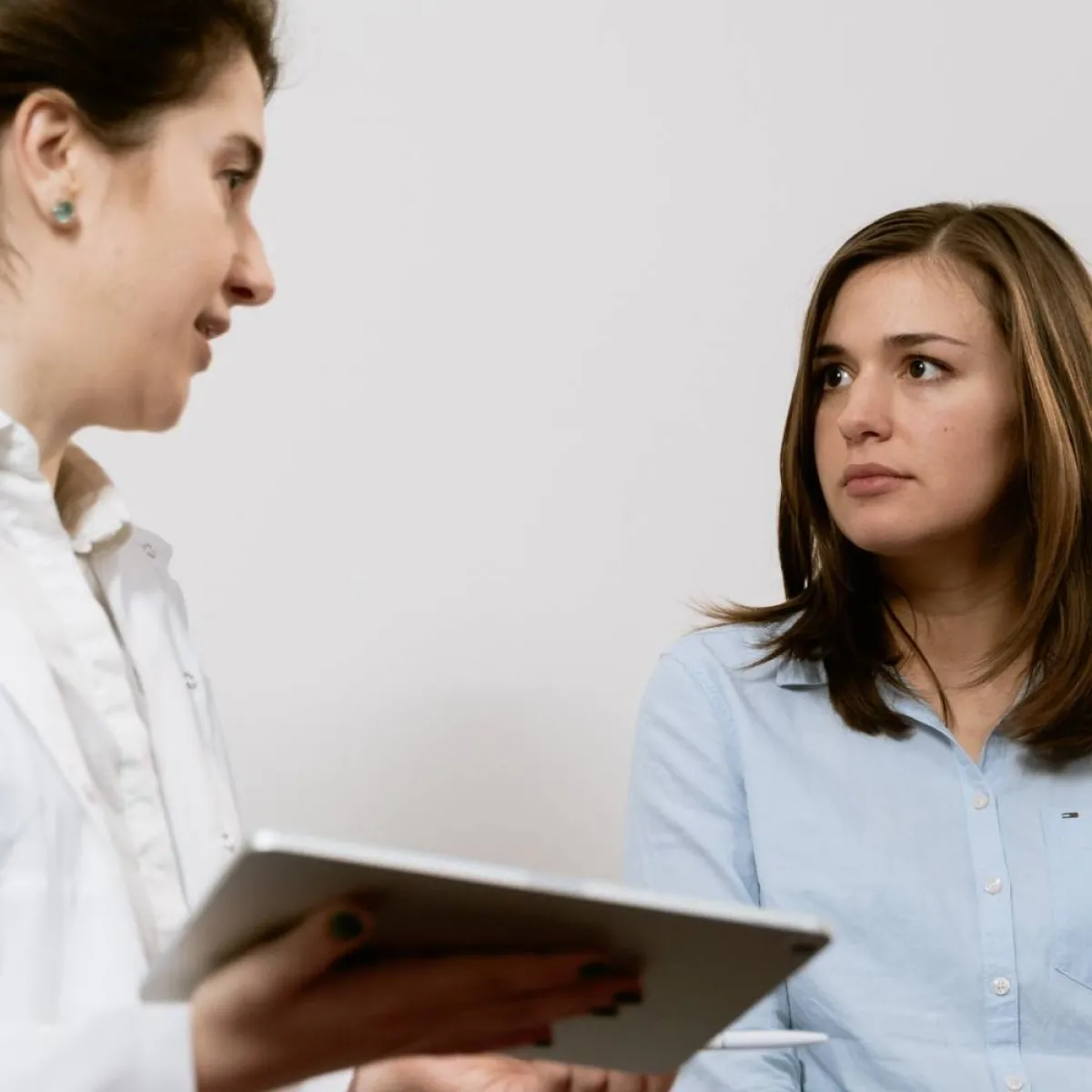 صورة لطبيبة ومريضة