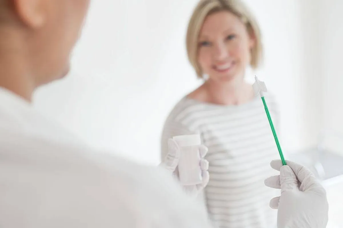 مسحة عنق الرحم: فحص يكشف عن مخاطر الإصابة بـ4 سرطانات