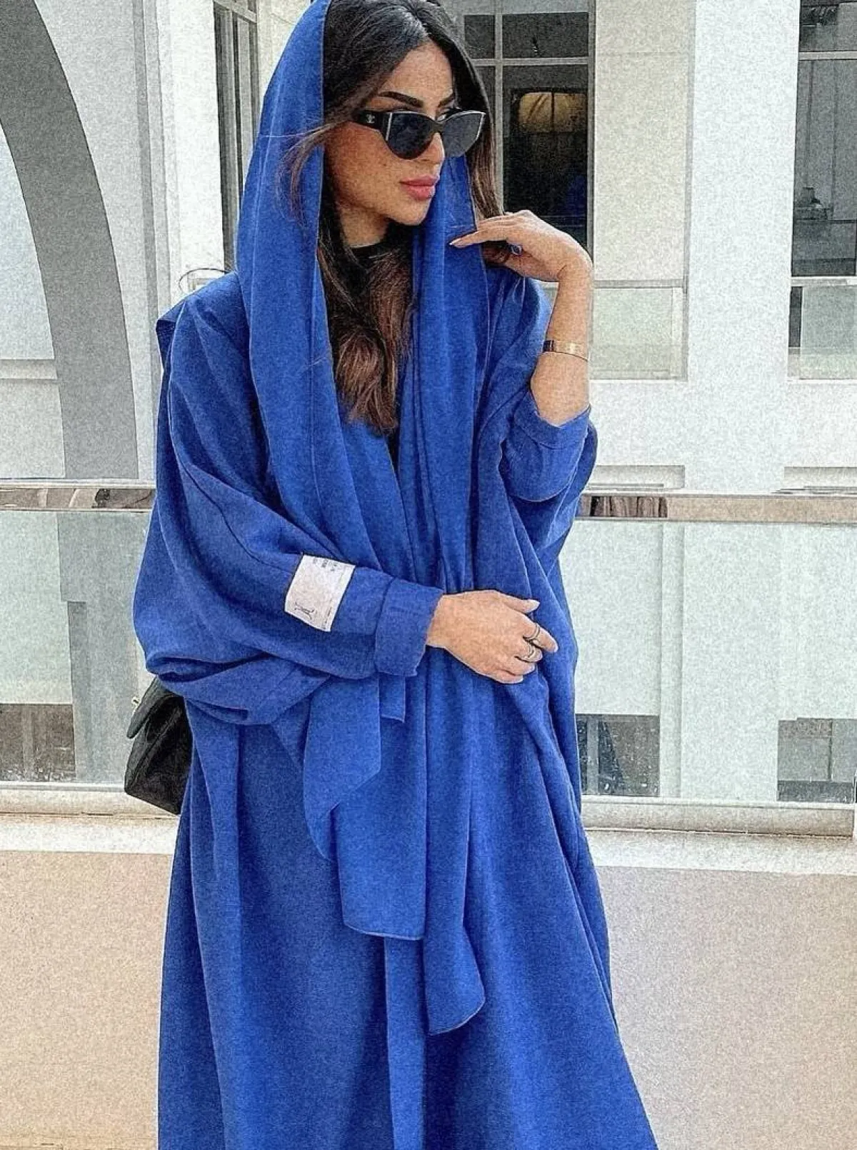 عباية زرقاء