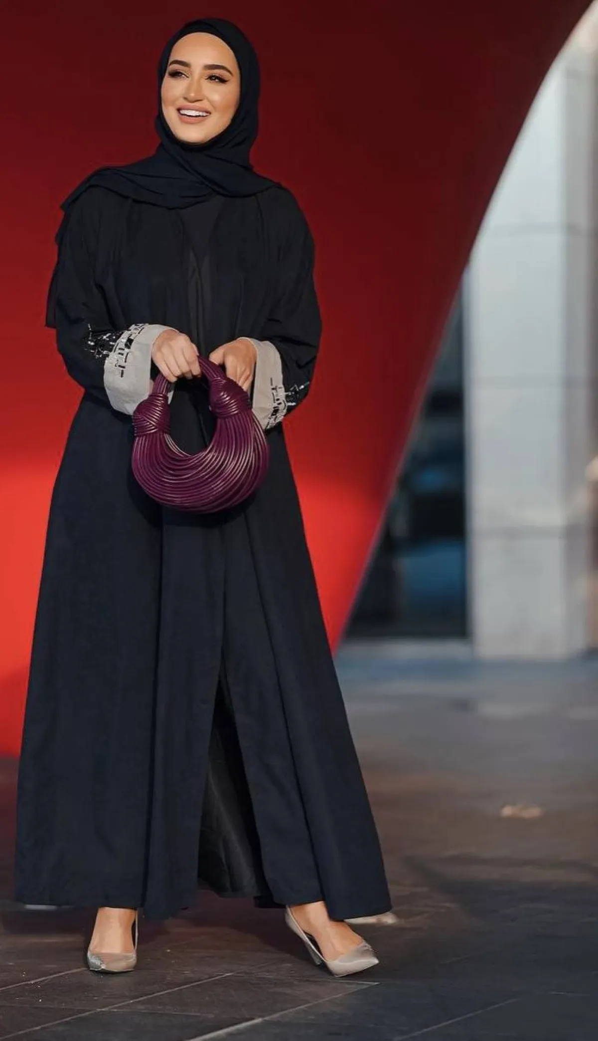 عباية كريب مطرزة