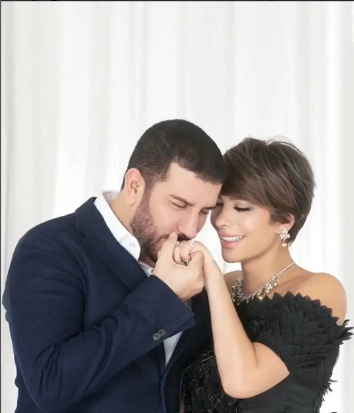 أصالة وزجها فائق حسن- الصورة من حسابها على انستغرام