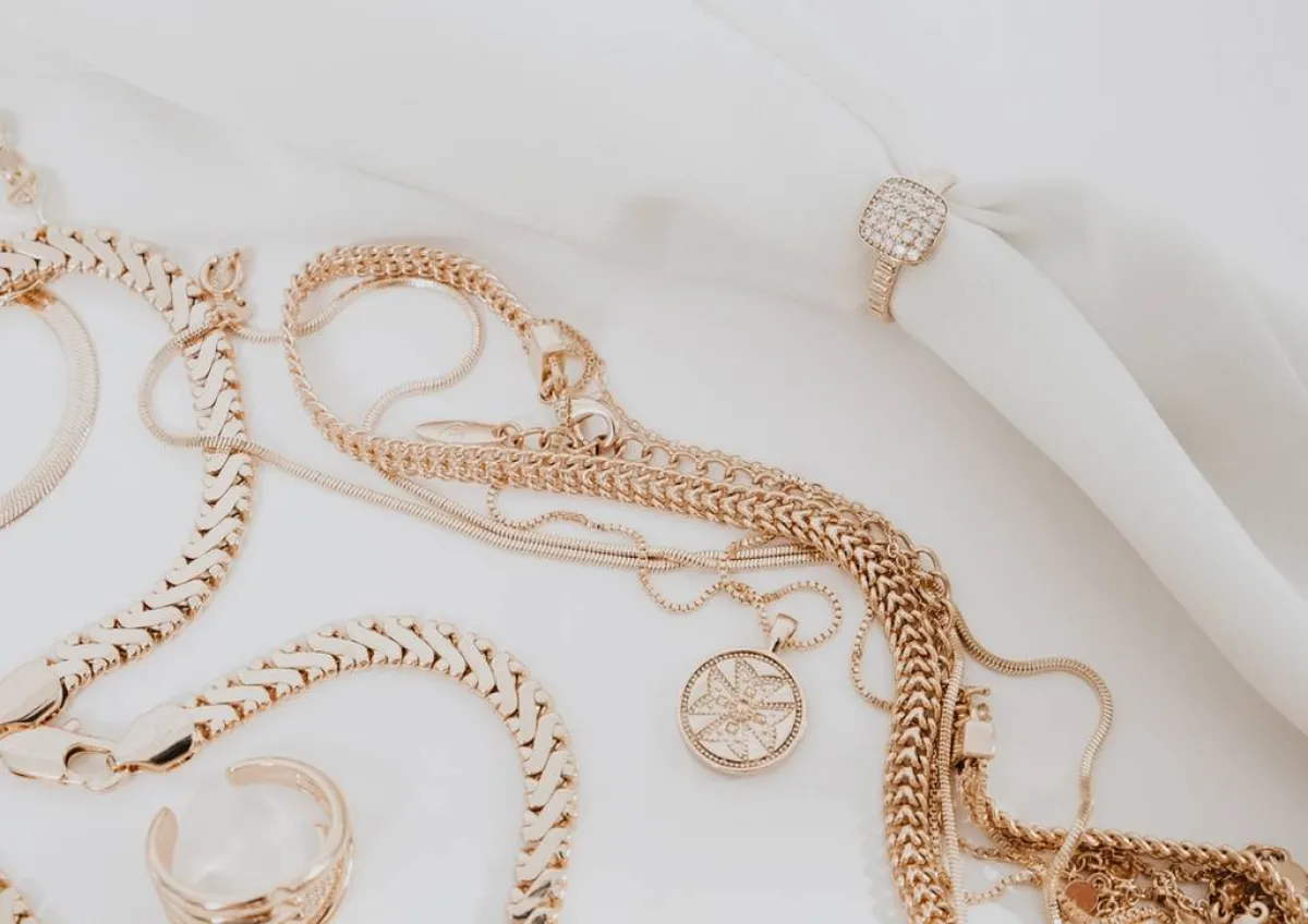 قواعد في إتيكيت التحلّي بالمجوهرات