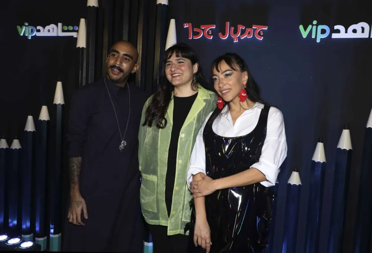 سارة طيبة برفقة صناع العمل - الصورة من المسؤول الإعلامي لمجموعة mbc