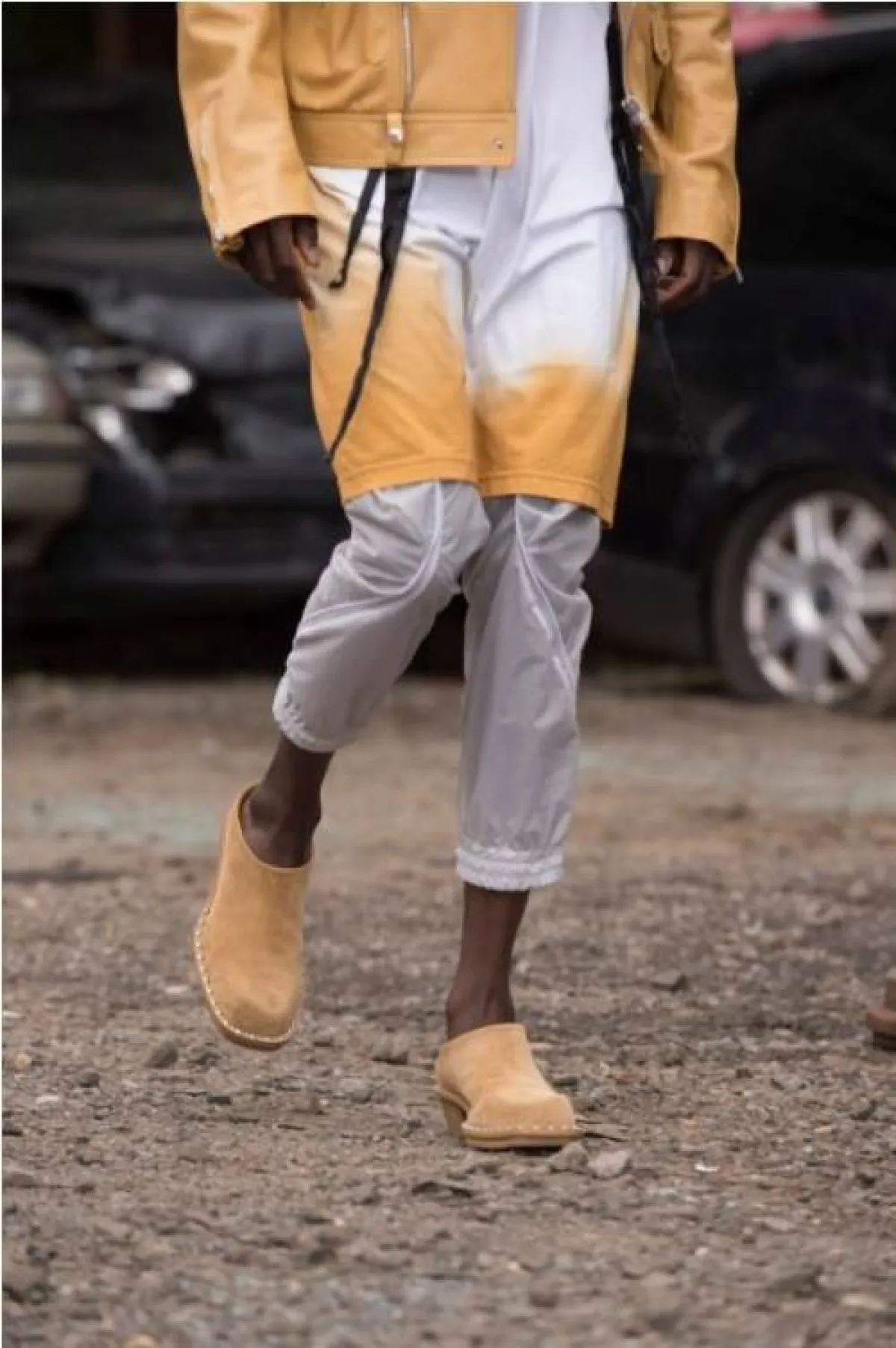 حذاء باللون الجملي من جوردانلوكا  Jordanluca