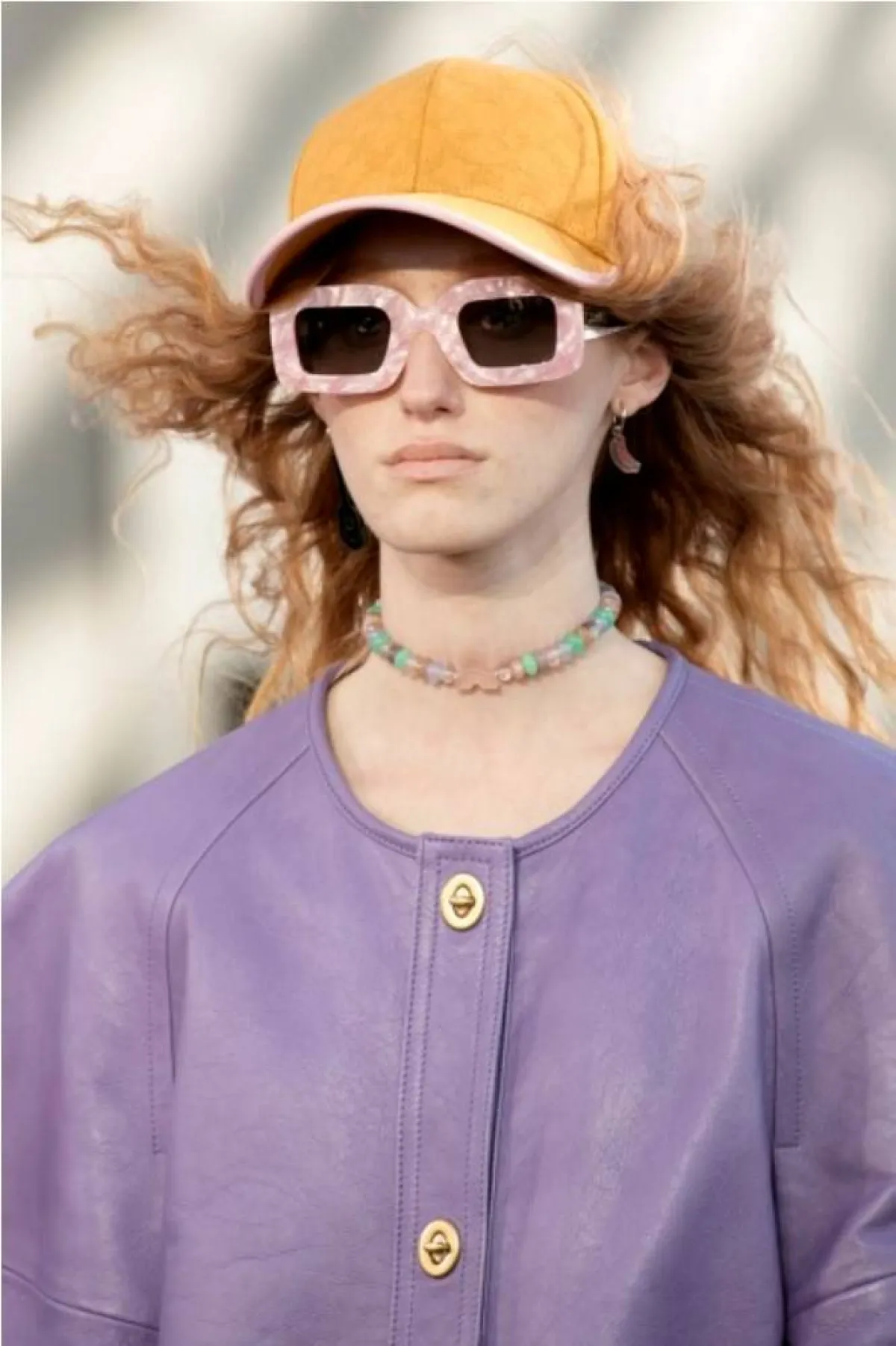 القبّعة إكسسوار أساسي للمرأة من كوتش  Coach