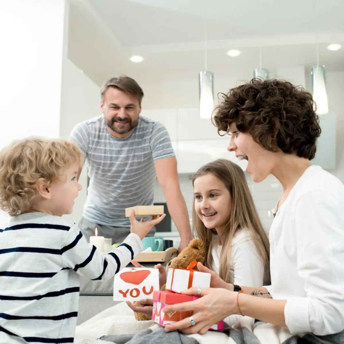 صورة لعائلة يسودها الحب