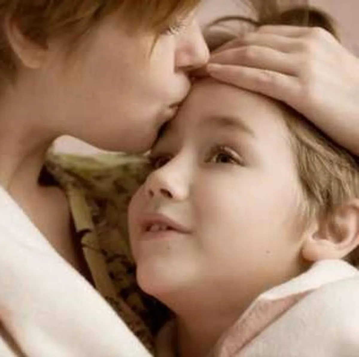 صورة لأم وطفلها