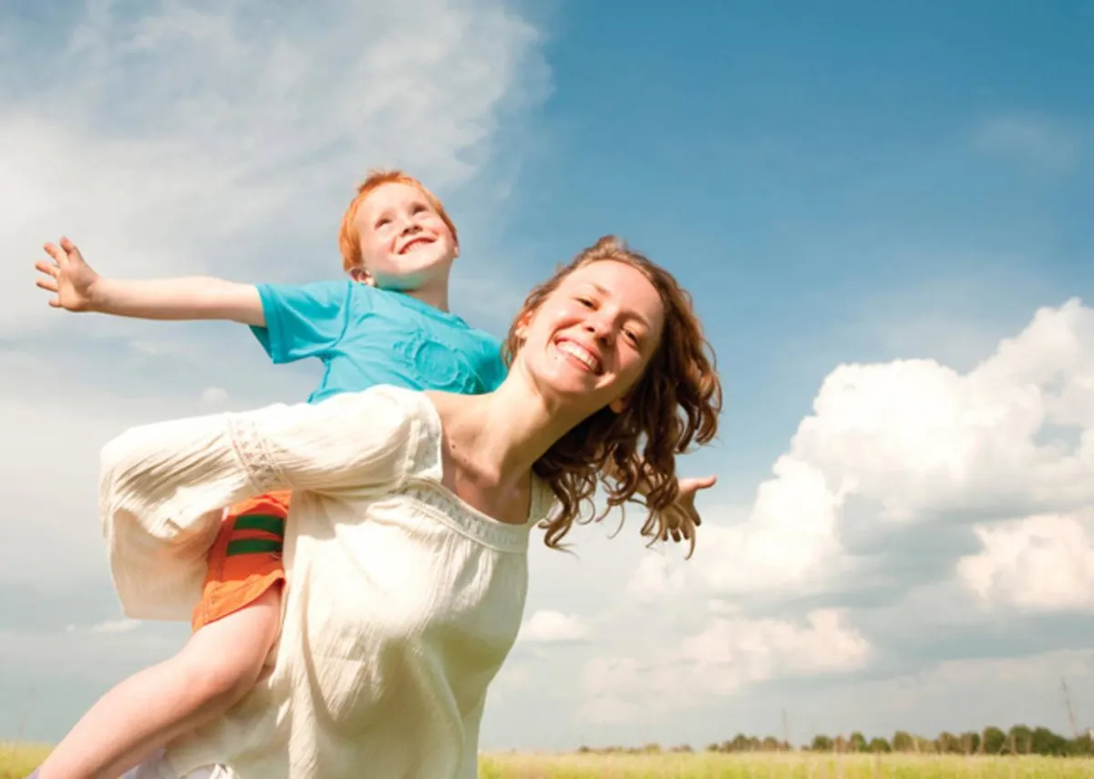 صورة لأم وطفلها