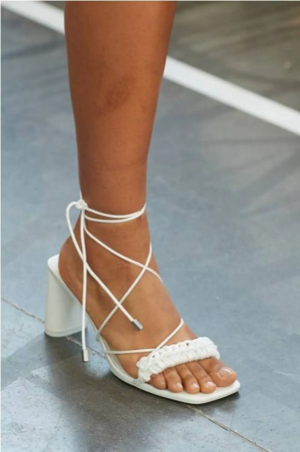 الصندل ذو الكعب العريض من إستر ماناس  Ester Manas