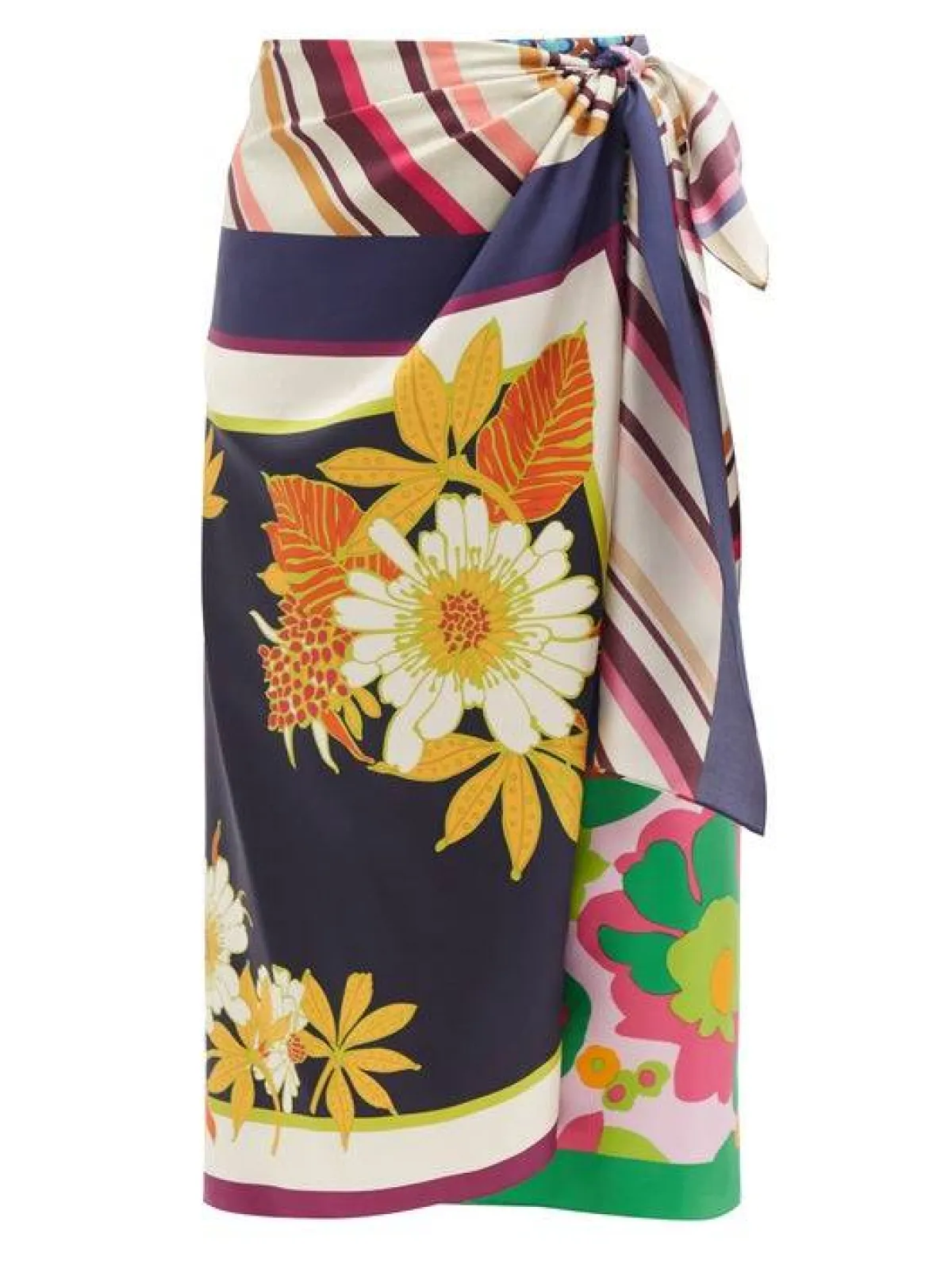 موديلات تنانير مطبّعة بالورود