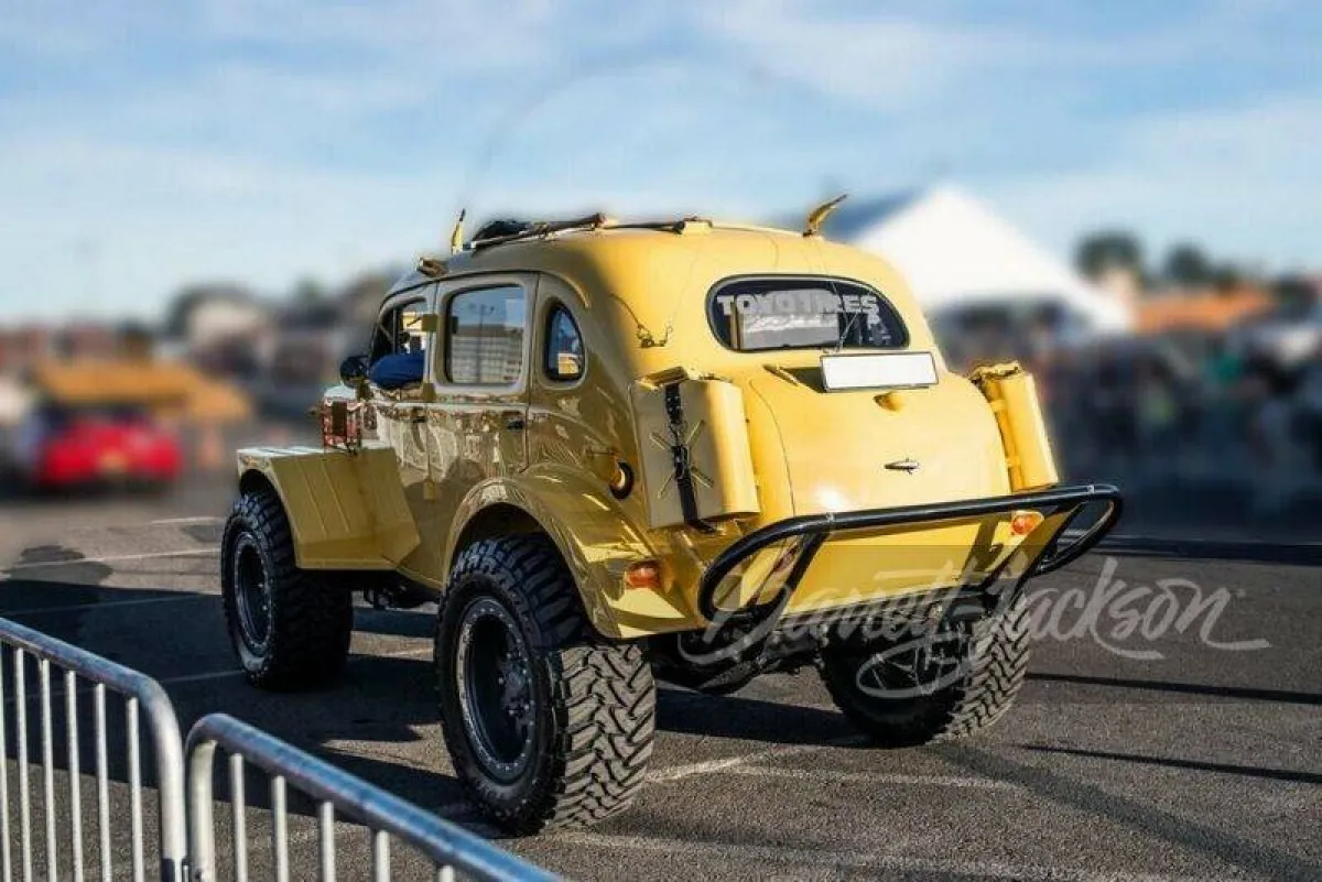 أغرب سيارة من فولفو للبيع في مزاد علني