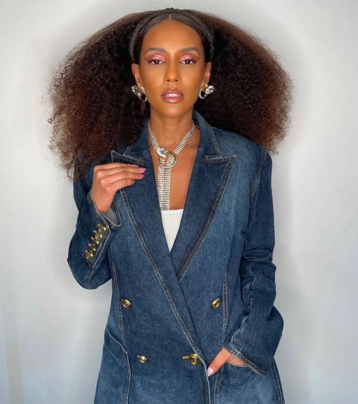 أقراط Taís Araújo-الصورة من حساب النجمة على انستغرام